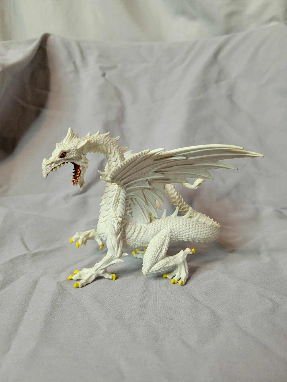 Fantasy Dragon Figurine White Glow In The Dark Dragon